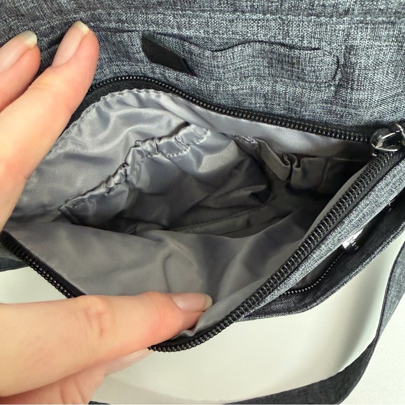 Lug Flutter Crossbody Purse Pockets Organizer Travel RFID Heathered Grey Black - Picture 4 of 15